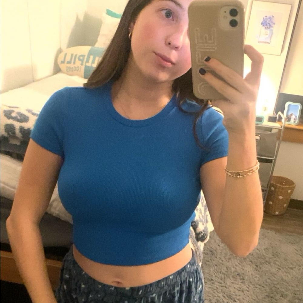 Adorable blue garage top